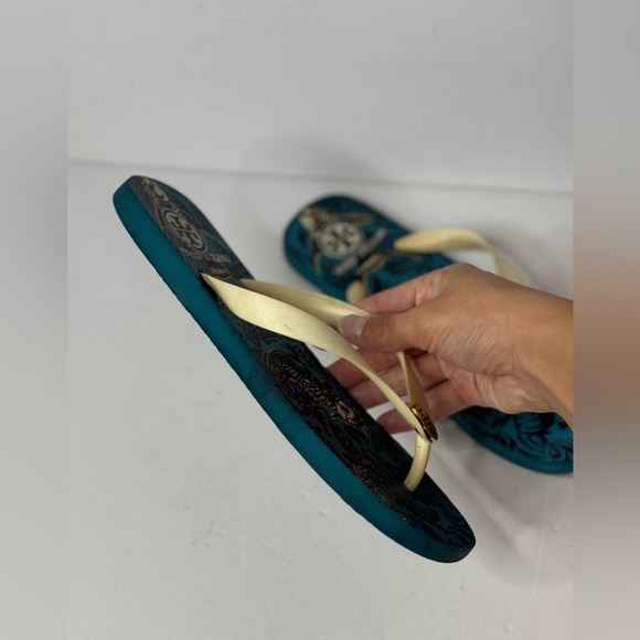 TORY BURCH BLUE PRINT RUBBER FLIP FLOPS - Picture 5 of 10